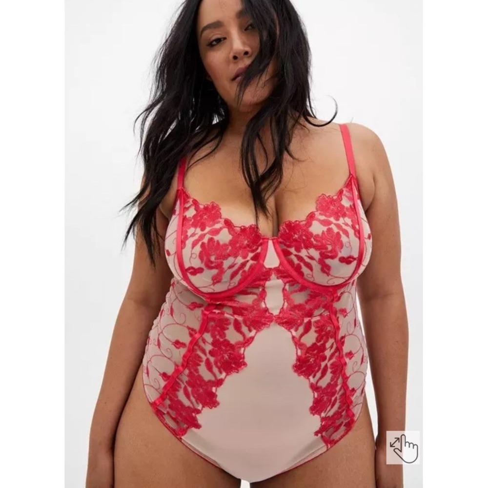 Torrid Two Tone Floral Lace Embroidered Bodysuit Sz 1X Romantic Coquette Pin Up
